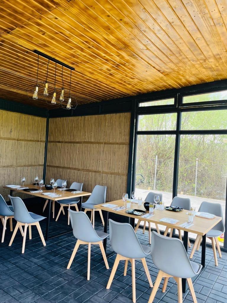 Hotel Sun Garden Glamping Domes à Călimăneşti Extérieur photo
