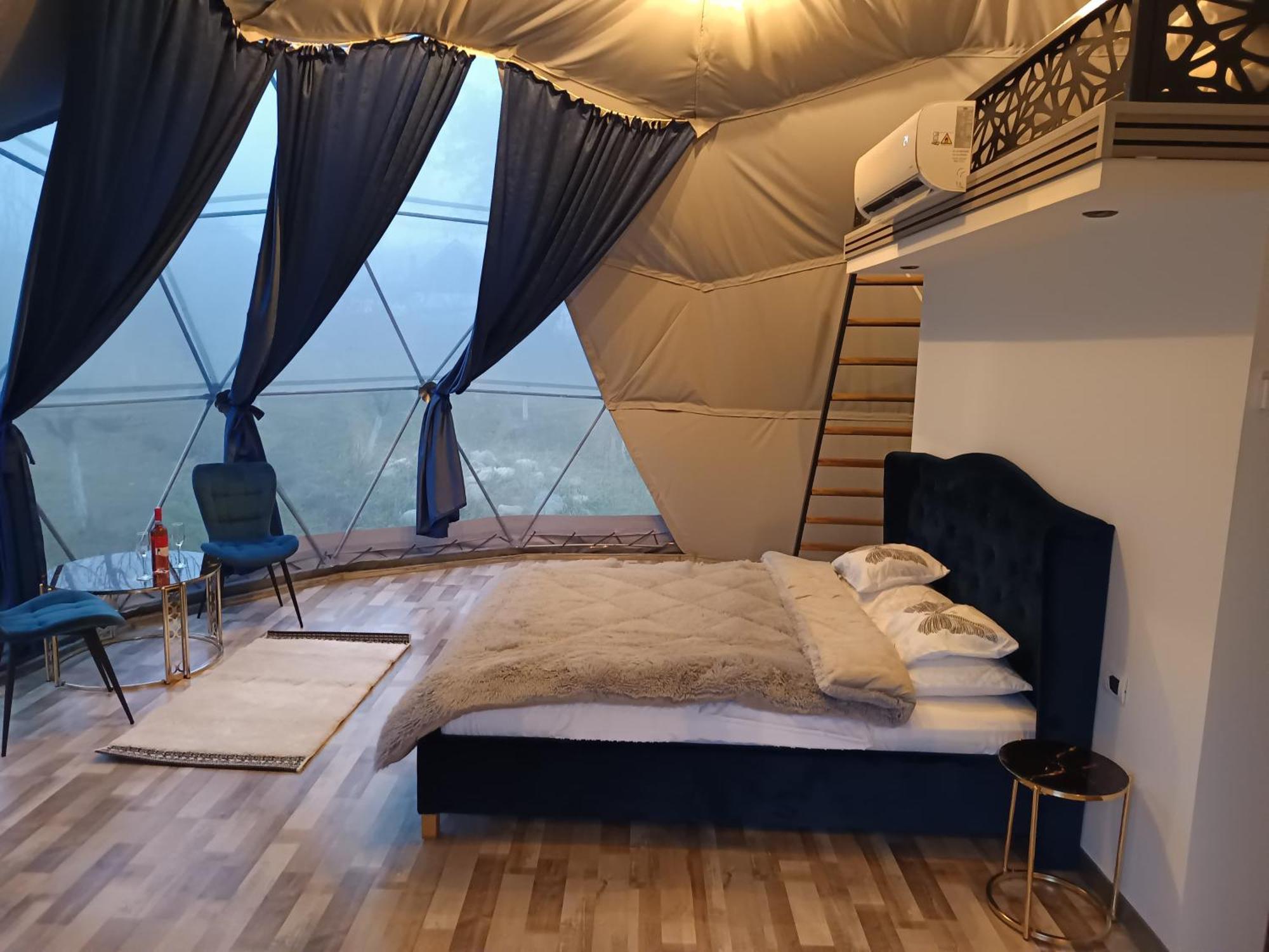 Hotel Sun Garden Glamping Domes à Călimăneşti Extérieur photo